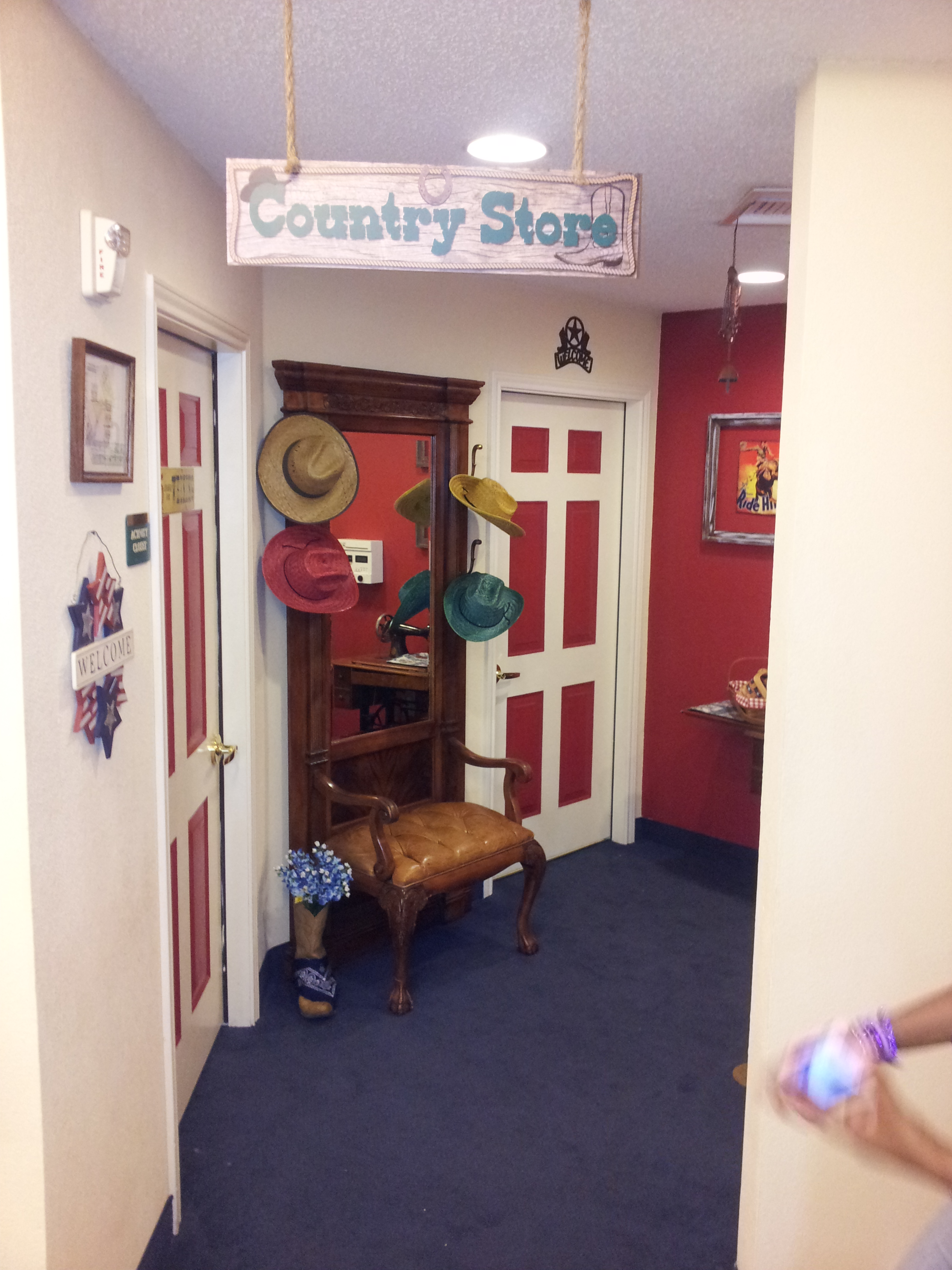Shopping/LEstatescountrystore.jpg