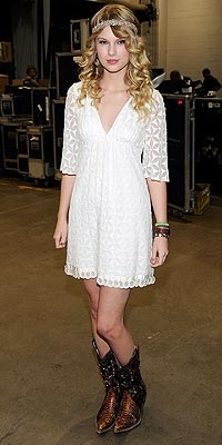 Shopping/taylor_swift1.jpg Shopping/taylor_swift1.jpg